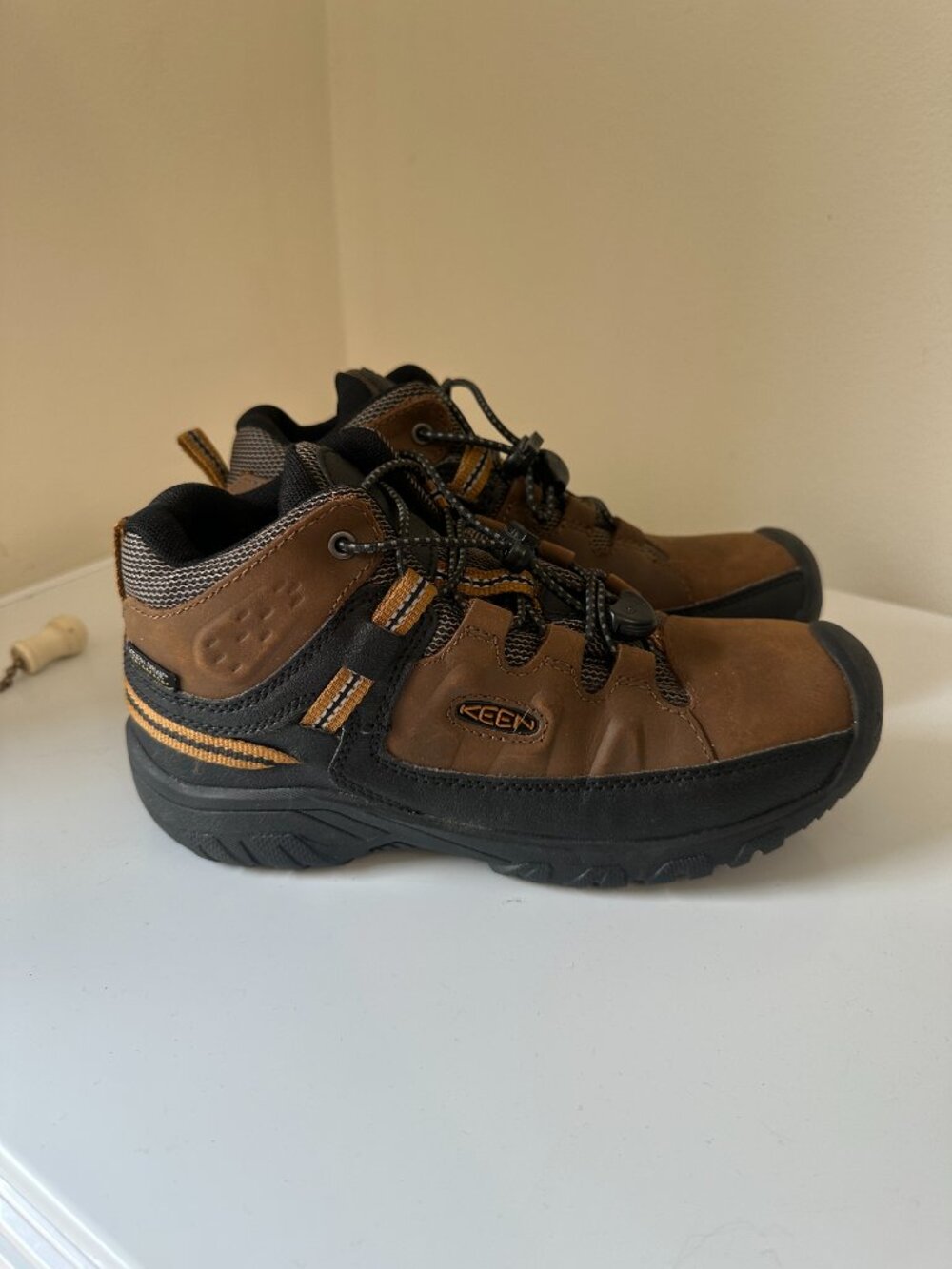 KEEN Targhee IV Mid Waterproof Hiking Boots - Big Kids' SIZE 3 NEW WITHOUT BOX